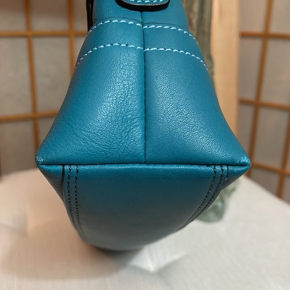 Coach Hamptons Demi Shoulder Bag - Picture 11 of 17
